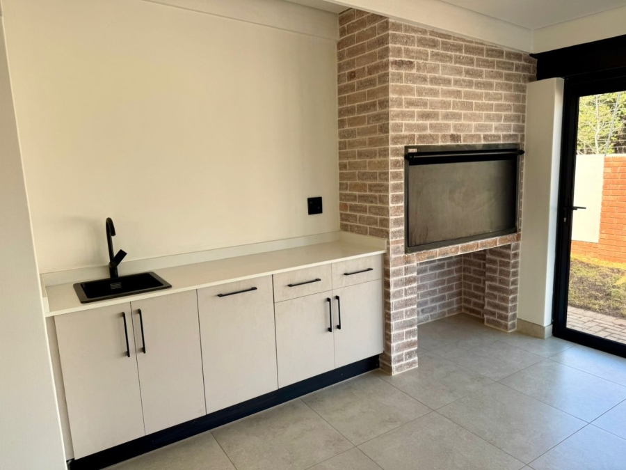 To Let 4 Bedroom Property for Rent in Melodie North West